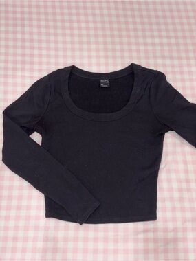 Women's Black Long Sleeve Scoop Neck Top